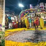 அருள்மிகு ஶ்ரீ சந்தன மாரியம்மன் கோவிலில் பூக்குழி திருவிழா - திரளான பக்தர்கள் தீ மிதித்து சுவாமி தரிசனம்: