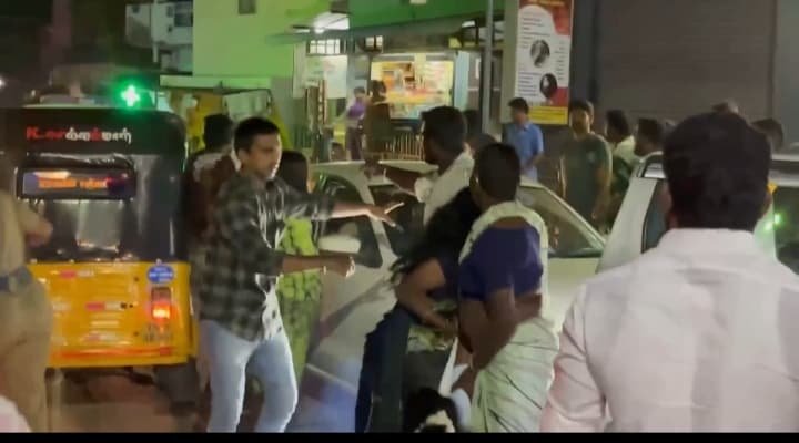 காதல் ஜோடிகள் மீது தாக்குதல்