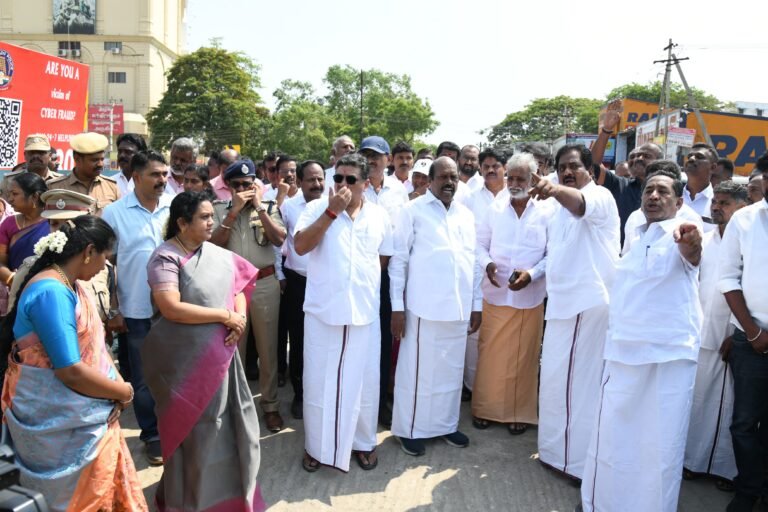 மதுரையில் மேம்பாலப் பணிகள் அமைச்சர் ஆய்வு.