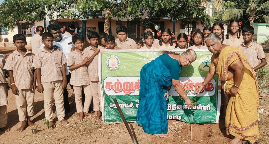 கந்தர்வகோட்டை அருகே அக்கச்சிப்பட்டி நடுநிலைப் பள்ளியில் உலக புவி தினத்தை முன்னிட்டு மரக்கன்று நட்டு புவியை பாதுகாக்க வேண்டும் என விழிப்புணர்வு ஏற்படுத்தப்பட்டது.