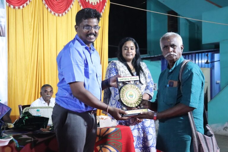 இயற்கை விவசாயம் - அதிக மகசூல் சாதனை படைத்த விவசாயிகளுக்கு நபார்டு வங்கி பொதுமேலாளர் விருதுகள் வழங்கினார்.