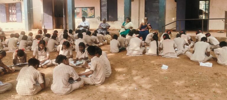 கந்தர்வகோட்டை அருகே அக்கச்சிப்படடி நடுநிலைப் பள்ளியில் உலக புத்தக தினததை முன்னிட்டு கோடை விடுமுறையில் மாணவர்கள் நூல்களை வாசிக்க வேண்டும் என அறிவுரை வழங்கப்பட்டது.