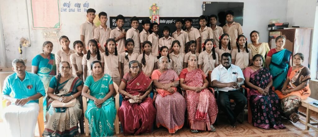 கந்தர்வகோட்டை அருகே அக்கச்சிப்பட்டி ஊராட்சி ஒன்றிய நடுநிலைப் பள்ளியில் எட்டாம் வகுப்பு மாணவ, மாணவிகளுக்கு பிரிவு உபச்சார விழா நடைபெற்றது