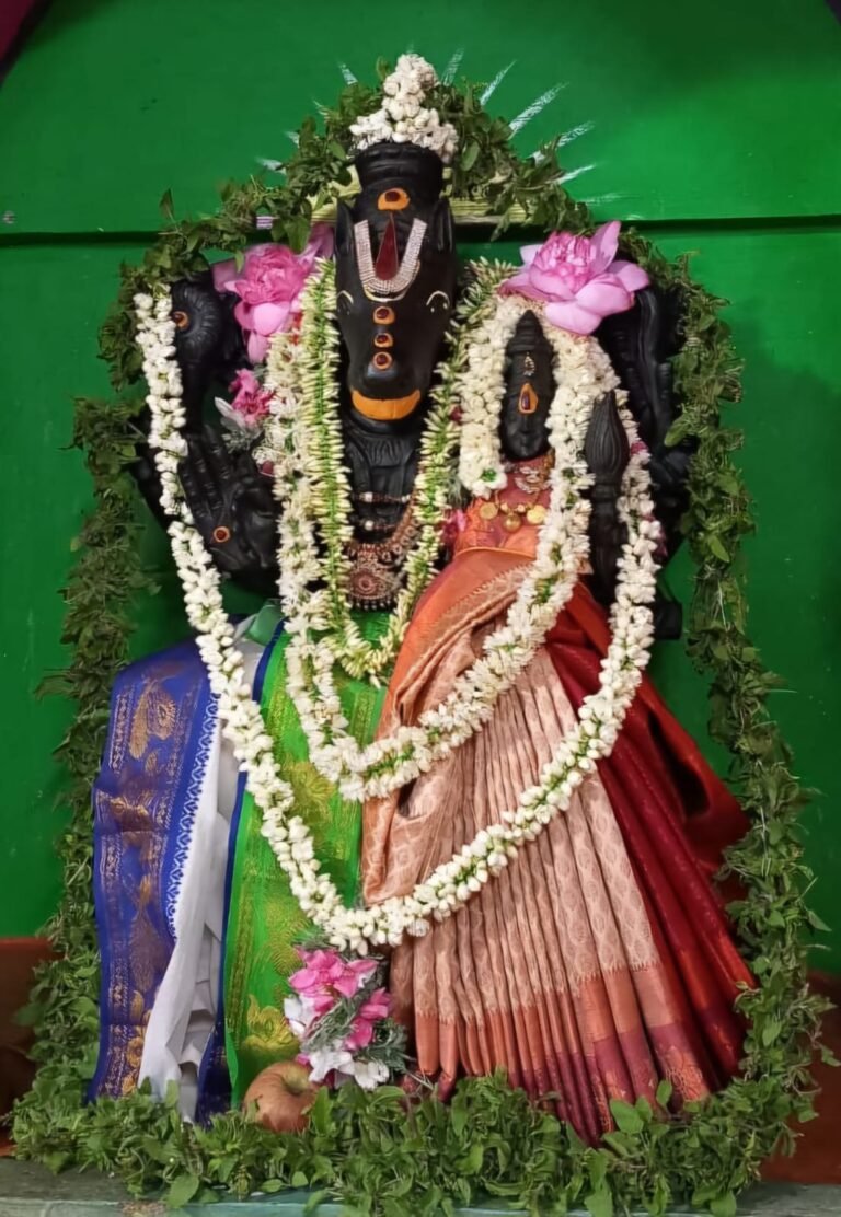 வைகை விநாயகர் ஆலயத்தில் லட்சுமி ஹயக்கீரிவர் சிறப்பு பூஜை நடைபெற்றது.