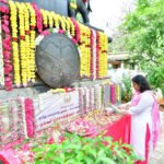 தமிழ்க்கவிஞர் நாளையொட்டி சங்க கால நல்லிசைப் புலவர் ஓக்கூர் மாசாத்தியார் நினைவுத்தூணிற்கு மாவட்ட ஆட்சித்தலைவர் ஆஷா அஜித்,மாலை அணிவித்து மலர் தூவி மரியாதை செலுத்தினார்.