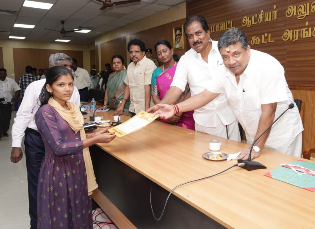 மதுரை சித்திரைப் பெருவிழா-2025 முன்னேற்பாடு பணிகள்அமைச்சர் பெருமக்கள் தலைமையில் ஆய்வுக் கூட்டம் நடைபெற்றது.