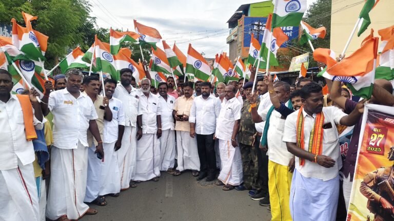 கமுதியில் "ஆபரேசன் சிந்தூர்" வெற்றியை முன்னிட்டு தேசிய ஜனநாயக கூட்டணி சார்பில் பேரணி நடைபெற்றது.