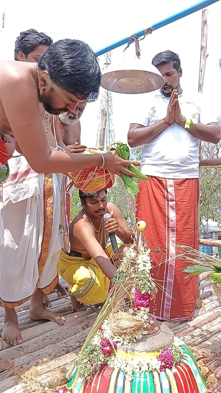 முருகன் கோயில் குடமுழுக்கு விழா மற்றும் அன்னதானம் நடைபெற்றது.