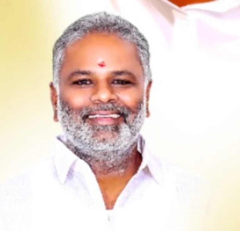 சோழவந்தான் பேருந்து நிலையத்திற்கு அனைத்து பேருந்துகளும் வந்து செல்ல ரவுண்டானா அமைக்க பேரூராட்சி கூட்டத்தில் அதிமுக ஒன்றிய செயலாளர் கோரிக்கை