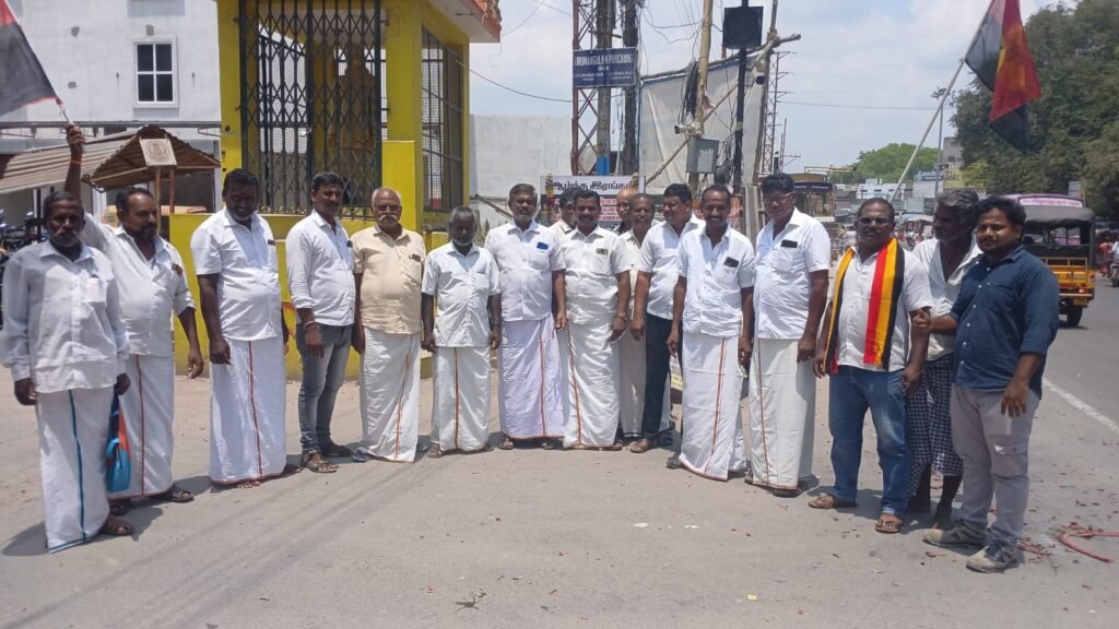 தேமுதிகவில் விஜய் பிரபாகரனுக்கு இளைஞர் அணி செயலாளர் பொறுப்பு திருமங்கலத்தில் பட்டாசு வெடித்து கொண்டாட்டம்.