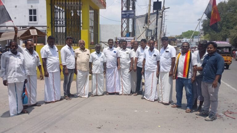 தேமுதிகவில் விஜய் பிரபாகரனுக்கு இளைஞர் அணி செயலாளர் பொறுப்பு திருமங்கலத்தில் பட்டாசு வெடித்து கொண்டாட்டம்.