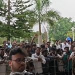 தமிழக வெற்றி கழகத் தலைவர் விஜய் இன்று மதுரை விமான நிலையம் வர உள்ள நிலையில் காலை முதலே விமான நிலையத்தில் காத்திருக்கும் ரசிகர்கள்