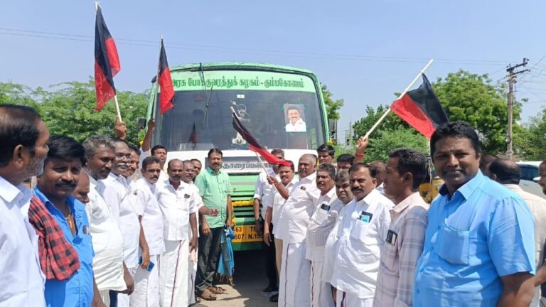 கமுதியில் இருந்து கோரைப்பள்ளம் கிராமத்திற்கு புதிய அரசு பேருந்து திமுக வடக்கு ஒன்றிய செயலாளர் வாசுதேவன் துவக்கி வைத்தார்