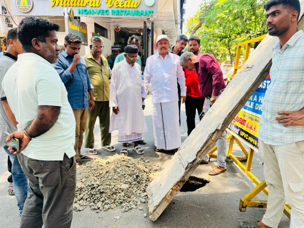 உப்பளம் தொகுதி புஸ்ஸி சாலையில் திடீர் பள்ளம்! போக்குவரத்து பாதிப்பு!