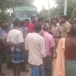 இரும்பாடி பாலகிருஷ்ணா புரத்தில்நெல் கொள்முதல் நிலையம் திடீர் மூடல் விவசாயிகள் பஸ் மறியல்