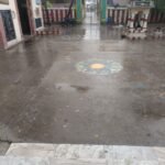 பலத்த மழை காரணமாக கழிவு நீர் கால்வாய் நீரானது சாலையில் குளம் போல் தேங்கியது கண்டுகொள்ளாத சோழவந்தான் நகராட்சி நிர்வாகம்.