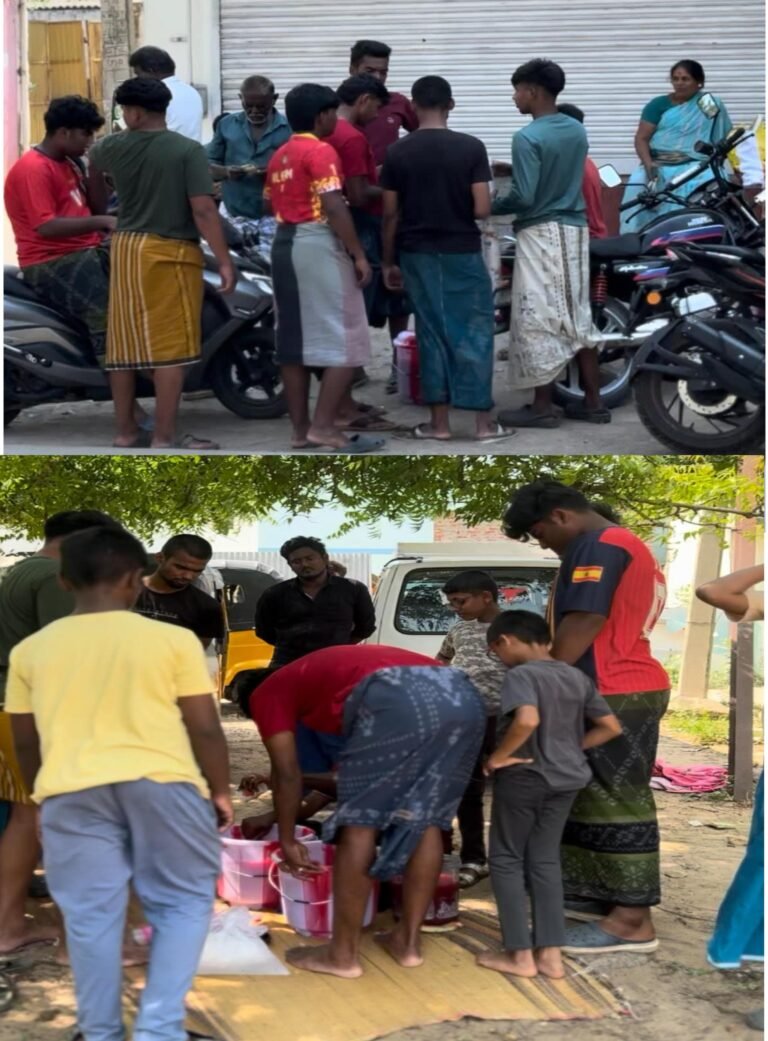 கீழக்கரை பேமிலி என்ற பெயரில் இளைஞர்கள் பொதுமக்களுக்கு மோர் மற்றும் பழச்சாறுகள் வழங்கினர்.