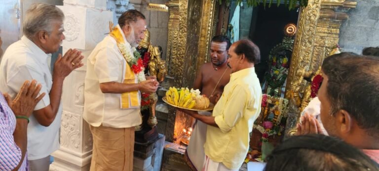 பெரியகுளம் கைலாசநாதர் மலைக்கோயிலில் சித்ரா பெளர்ணமி சிறப்பு பூஜை பக்தர்கள் கிரிவலம்.