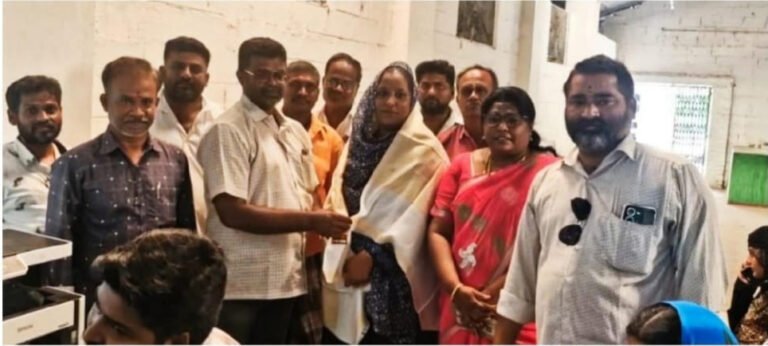 பழனி அருகே மக்கள் உரிமைகள் கழகம் சார்பில் ஆதார் திருத்த முகாம் நடைபெற்றது.