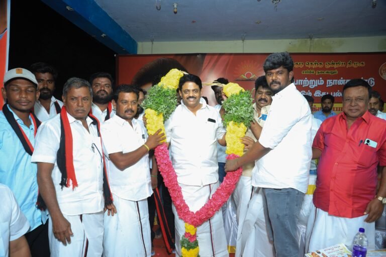 கள்ளிக்குடியில் மாவட்டச் செயலாளர் மணிமாறன் தலைமையில் திமுக சார்பாக நான்காண்டு சாதனை விளக்கப் பொதுக்கூட்டம்