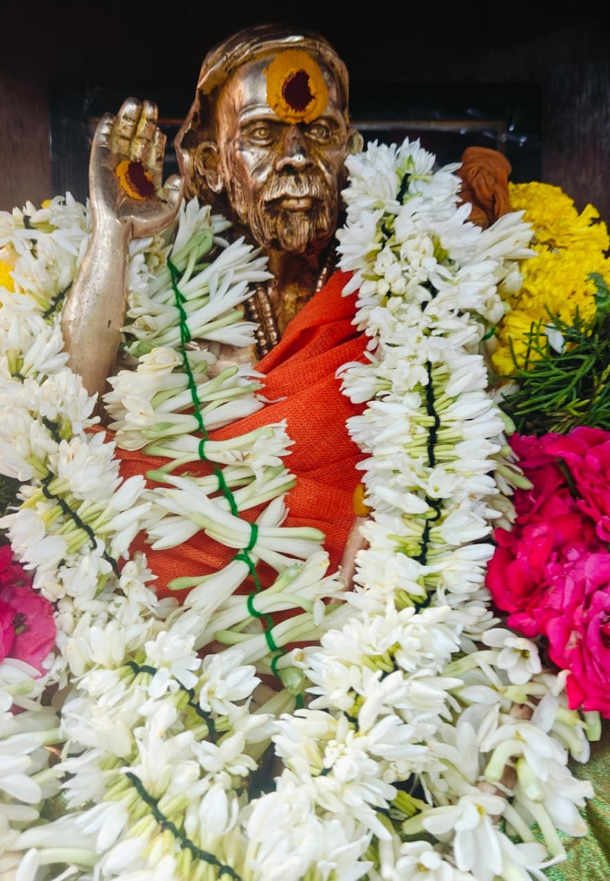 மதுரையில் காஞ்சி மகா பெரியவர் அனுஷ உற்சவம் சிறப்பு அபிஷேகம் திரளான பக்தர்கள் தரிசனம்.