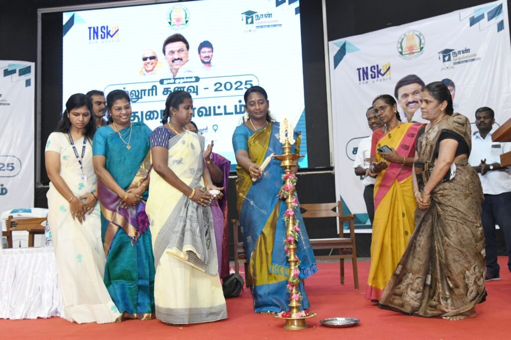 நான் முதல்வன் கல்லூரிக் கனவு - 2025 திட்டத்தை மதுரை மாவட்ட ஆட்சியர் தொடங்கி வைத்தார்.