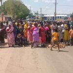 சாலையை சீரமைக்க போராட்டம்