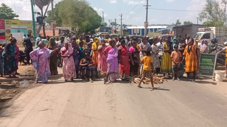 சாலையை சீரமைக்க போராட்டம்