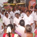 அழகர்கோவில் கோட்டை வாசல் பகுதியில் அ.தி.மு.க அம்மா பேரவை சார்பில் பொதுமக்களுக்கு துண்டு பிர்ச்சாரம் வழங்கினர்.