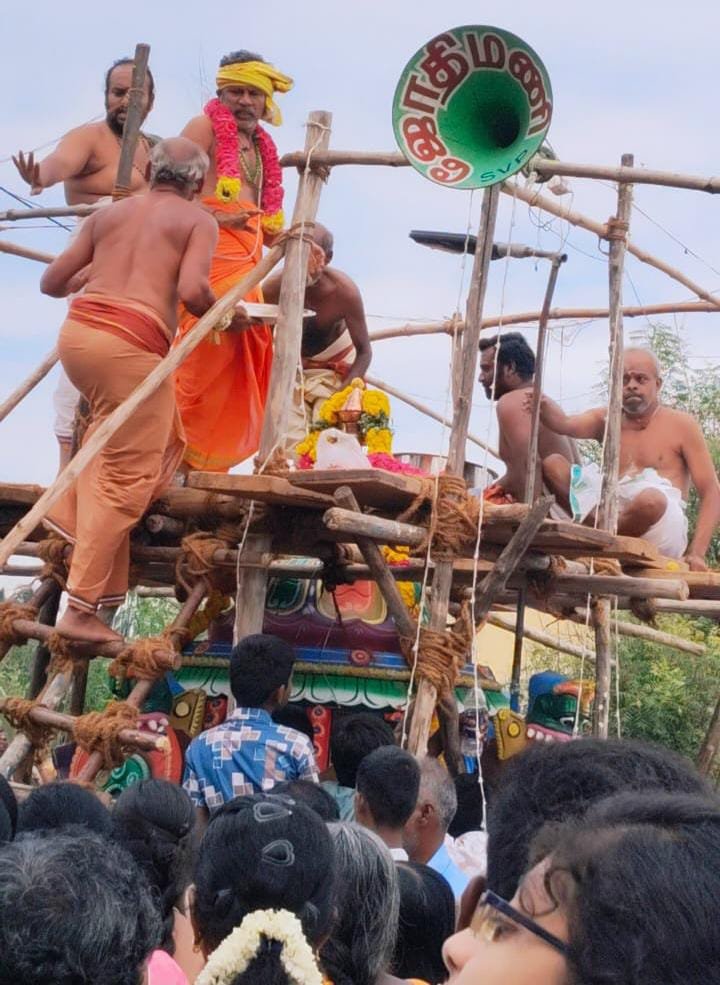 சில்வார்பட்டியில் சந்தன கருப்பு, பிரம்மநாதன் கோவிலில் 21 தெய்வங்களுக்கு மகா கும்பாபிஷேகம் நடைபெற்றது.