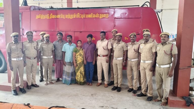 சோழவந்தான் தீயணைப்பு நிலைய பணியாளர்களுக்கு மாவட்ட அலுவலர் வெங்கட்ராமன் நேரில் பாராட்டு