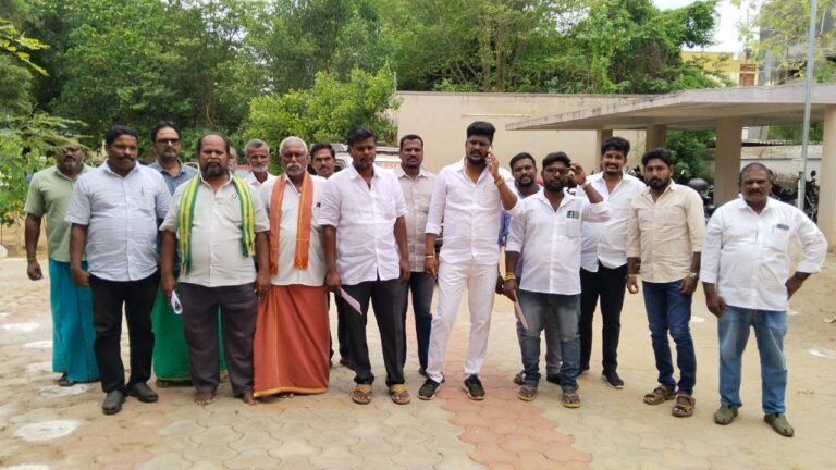 வத்தலகுண்டு கள்ளர் விடுதி அருகே சமுதாய கட்டிடம் கட்டக்கூடாது என வலியுறுத்தி நிலக்கோட்டை ஜமாபந்தியில் பொதுமக்கள் மனு பரபரப்பு.