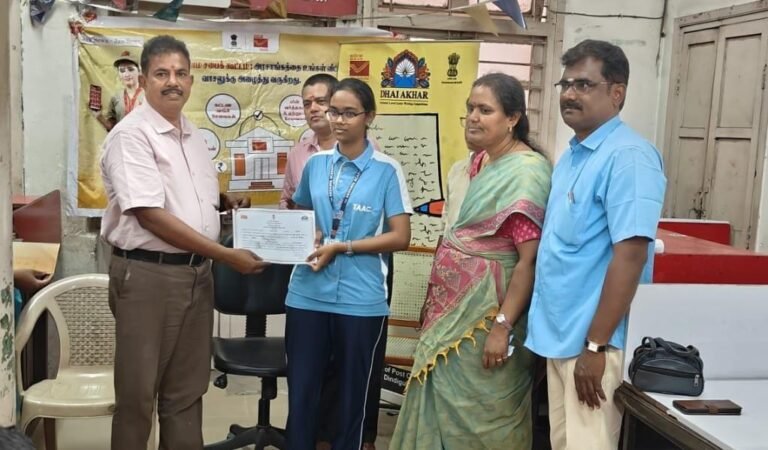 Dhai Akhar கடிதம் எழுதும் போட்டியை ஆண்டுதொரும் நடத்தி, வெற்றி பெற்றவர்களுக்கு பரிசுத்தொகை வழங்குகிறது இந்திய அஞ்சல் துறை.