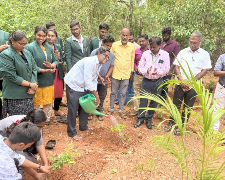 சுற்றுப்புற சூழல் குறித்த கருத்தரங்கு மற்றும் மரம் நடு விழா
