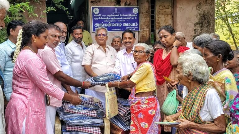 புதுச்சேரி அரசு மகளிர் மற்றும் குழந்தைகள் மேம்பாட்டு துறை மூலம் மாதாந்திர முதியோர் உதவித்தொகை வழங்கப்பட்டது.