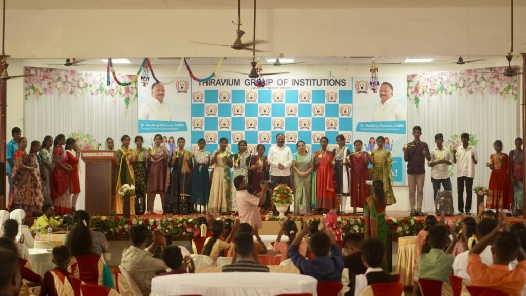 பெரியகுளம் அருகே திரவியம் கல்லூரியில் பொதுத்தேர்வில் அதிக மதிப்பெண் பெற்ற மாணவ மாணவியர்களுக்கு பாராட்டு விழா: