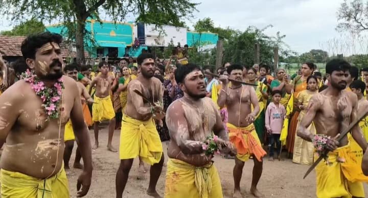 உசிலம்பட்டி அருகே விநோத திருவிழா