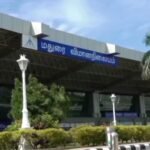 துபாயிலிருந்து மதுரை வர வேண்டிய ஸ்பைஸ் ஜெட் விமானம் எட்டு மணி நேரம் தாமதம் என விமானநிலைய அதிகாரிகள் அறிவிப்பு
