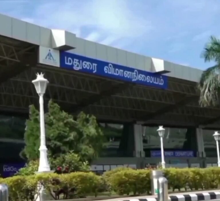 துபாயிலிருந்து மதுரை வர வேண்டிய ஸ்பைஸ் ஜெட் விமானம் எட்டு மணி நேரம் தாமதம் என விமானநிலைய அதிகாரிகள் அறிவிப்பு