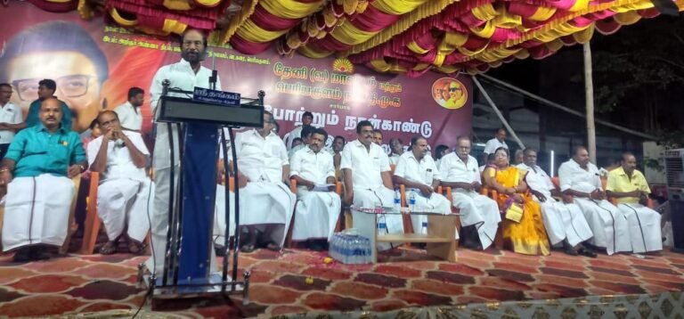 பெரியகுளத்தில் திமுக அரசின் நான்காண்டு சாதனை விளக்க பொதுக்கூட்டம்: திருச்சி சிவா எம்.பி. சிறப்புரை