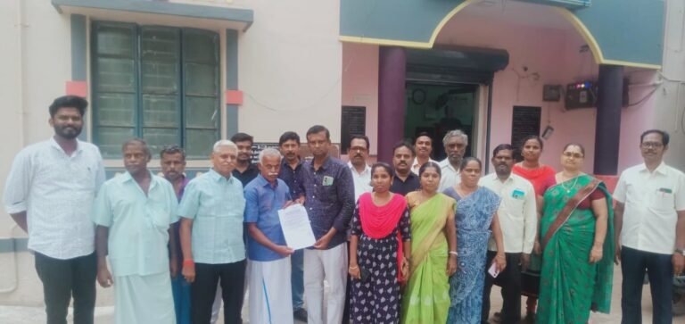 நிலக்கோட்டை கூட்டுறவு சங்கத்தில் 30 ஆண்டுகள் பணிபுரிந்த அலுவலக உதவியாளருக்கு பாராட்டு