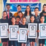 கோவை சரவணம்பட்டி விருட்சம் யோகாலயா பயிற்சி மையத்தை சேர்ந்த எட்டு சிறுவர், சிறுமியர் யோகாவில் புதிய உலக சாதனை படைத்தனர்.