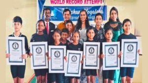 கோவை சரவணம்பட்டி விருட்சம் யோகாலயா பயிற்சி மையத்தை சேர்ந்த எட்டு சிறுவர், சிறுமியர் யோகாவில் புதிய உலக சாதனை படைத்தனர்.