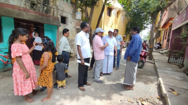புதுச்சேரி உப்பளம் தொகுதியில் சாலை அமைக்கும் பணிகளை அனிபால் கென்னடி எம்எல்ஏ ஆய்வு செய்தார்.