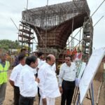 மதுரை மாவட்டம் கோரிப்பாளையம் மேம்பால கட்டுமானப் பணிகள் குறித்து பொதுப்பணித்துறை, நெடுஞ்சாலை மற்றும் சிறு துறைமுகங்கள் துறை அமைச்சர் எ.வ.வேலு நேரடியாக ஆய்வு.