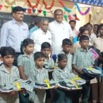 திருவாரூர் மாவட்டம் கொரடாச்சேரியில் பள்ளி மாணவ மாணவிகளுக்கான விலையில்லா புத்தகங்கள் சீருடைகள் புத்தகப்பை ஆகிய வழங்கும் நிகழ்ச்சி நடைபெற்றது.