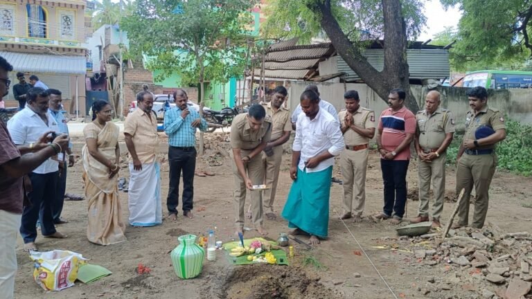 அருகே பாலசமுத்திரம் பேரூராட்சியில் காவல் நிலையம் அமைக்க பூமி பூஜை.