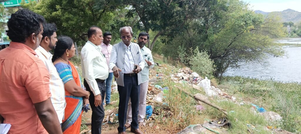 உசிலம்பட்டியின் குடிநீர் ஆதாரமாக விளங்கும் கண்மாயை நவீனப்படுத்தி பூங்காவாக மாற்றும் திட்டத்திற்காக சென்னை பாபா அணு ஆராய்ச்சி மூத்த விஞ்ஞானி தலைமையிலான அதிகாரிகள் நேரில் ஆய்வு மேற்கொண்டனர்.