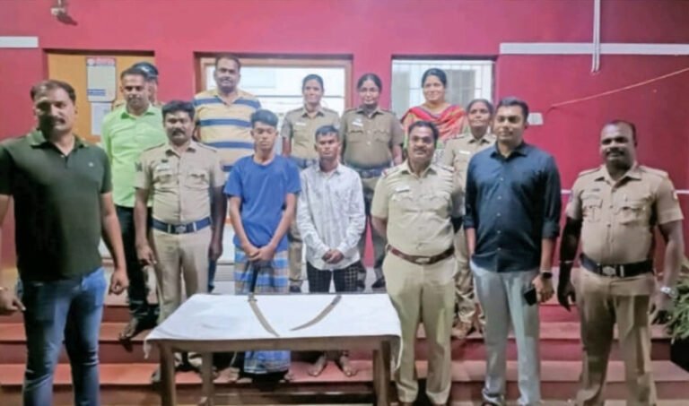 பழனியில் பட்டா கத்தியுடன் சுற்றித்திரிந்த இளைஞர்கள் கைது.