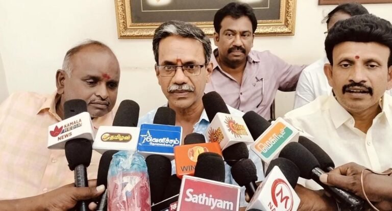 பழனியில் சிசிடிவி கேமராக்கள் அமைக்க வணிகர்சங்கதினர் நிதி அளித்து வருகின்றனர்.